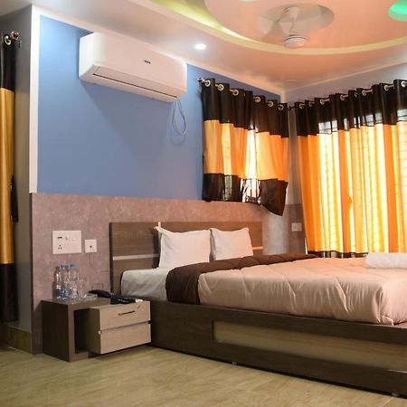Hotel Nandini Baharampur エクステリア 写真