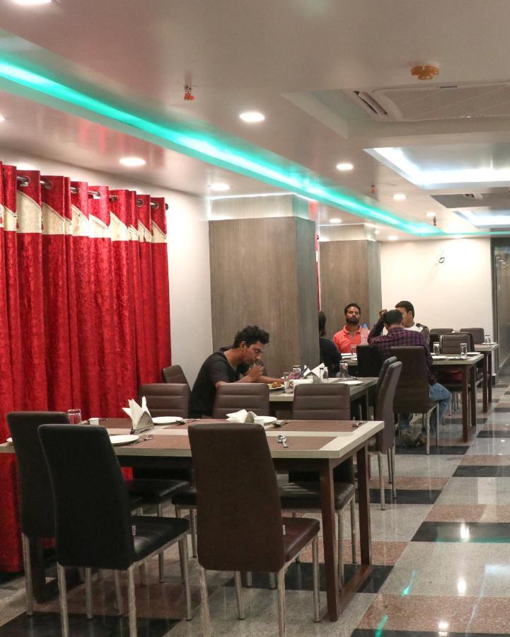 Hotel Nandini Baharampur エクステリア 写真