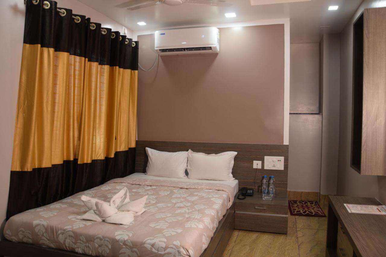 Hotel Nandini Baharampur エクステリア 写真
