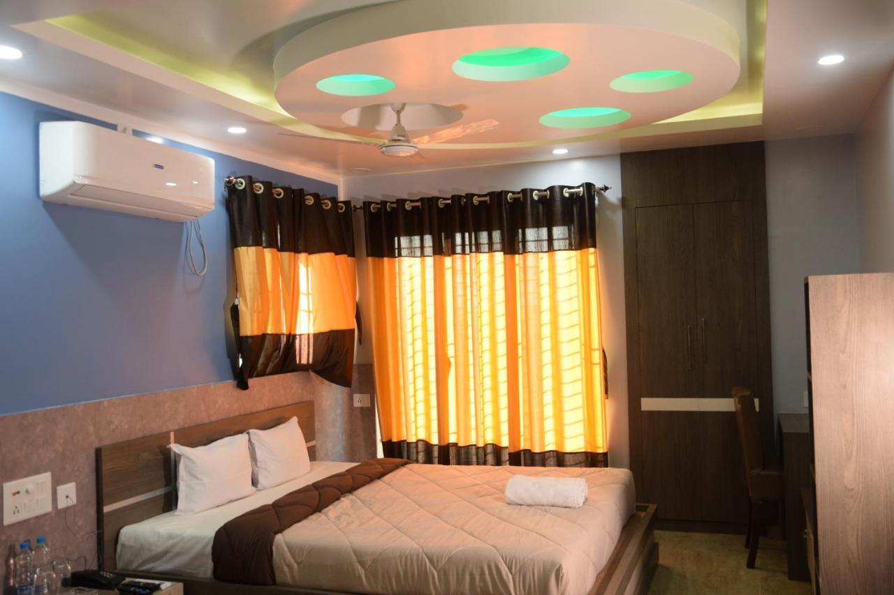 Hotel Nandini Baharampur エクステリア 写真