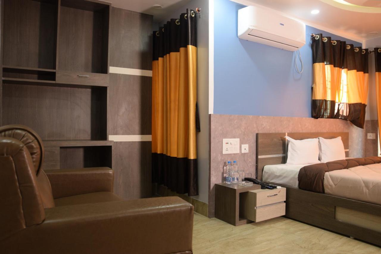 Hotel Nandini Baharampur エクステリア 写真